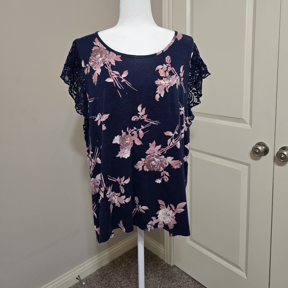 Torrid Super Soft Scoop Neck Lace Flutter Sleeve Top Size 2 (XXL) in Navy Floral